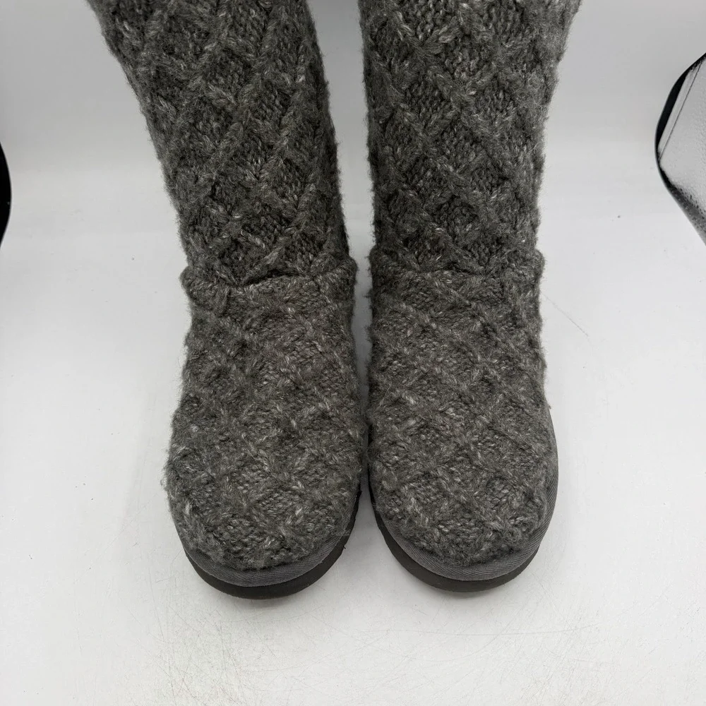 UGG Isla Knit Boots Womens Size 9 Grey Cable Knit Button Fold Over 1016557